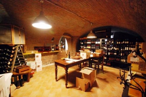 cantina dei vini dell'Osteria La Sosta a Cremona