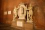 gruppo scultoreo sovrastante la vecchia porta Po